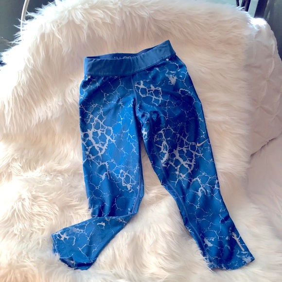 Nike Dri-Fit Cropped Leggings - Picture 2 of 10